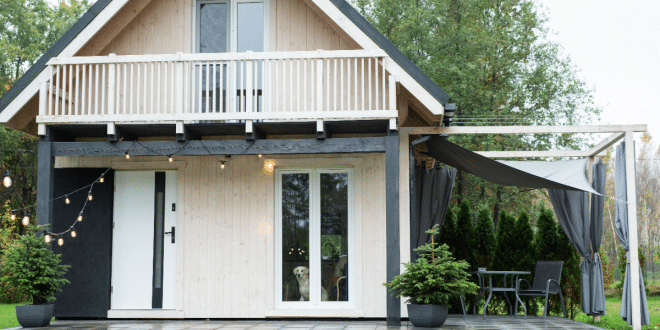 Comment évaluer la valeur d'une maison en bois : guide pour les experts immobiliers